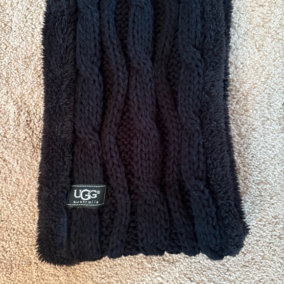 NWOT - UGG Cable Knit/Faux Fur Infinity Scarf - Picture 3 of 5